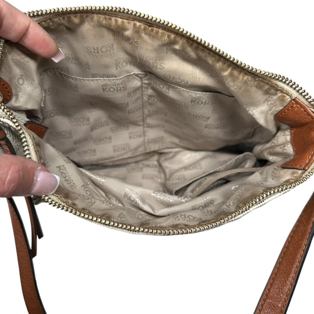 Michael Kors Medium FALLON Messenger Bag Vanilla Acorn - Picture 4 of 16